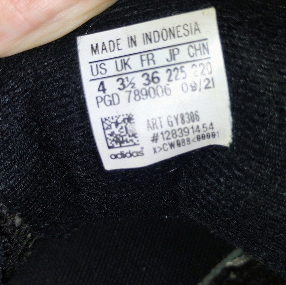 Kids ADIDAS shoes black and white, hard shell. Size 4 - Picture 5 of 12